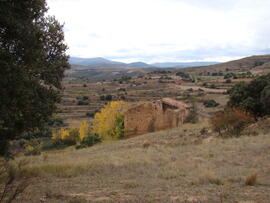 Casa de los Amoses desde el camino de acceso
