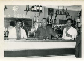 Fotografía del mostrador del Bar Cipri